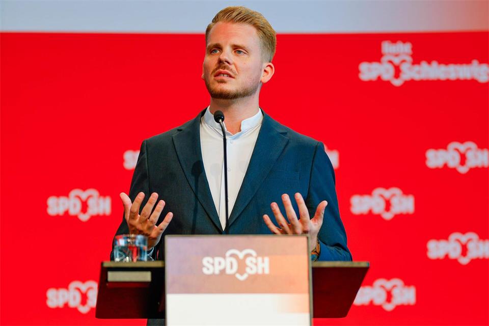 Tim Klüssendorf hat geforderte Unterlagen nun nachgereicht. (Archivbild)Frank Molter/dpa