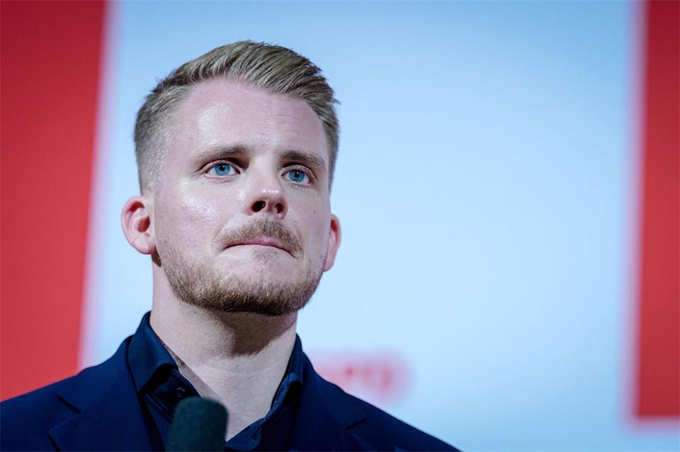 Tim Klüssendorf nennt die Wahl fatal. (Archivbild)Kay Nietfeld/dpa