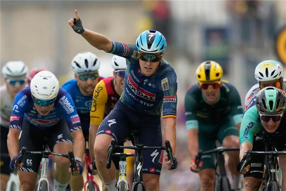 Tim Merlier holt seinen dritten Etappensieg bei der Tour 2026.Mosa’ab Elshamy/AP/dpa