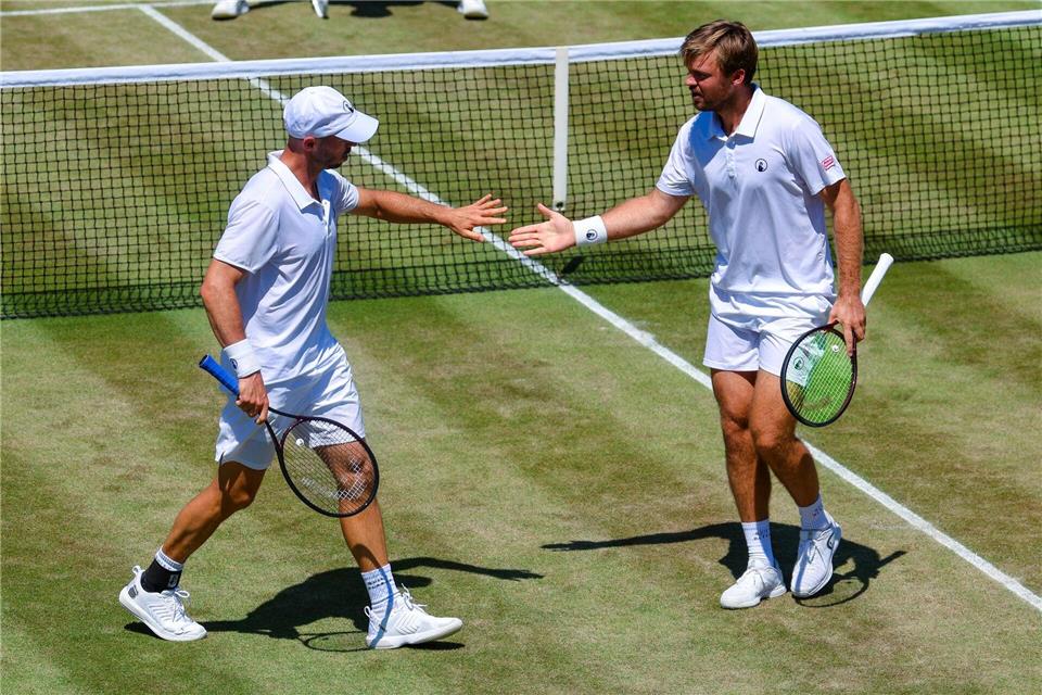 Tim Pütz (l) und Kevin Krawietz (r) stehen in Wimbledon im Halbfinale.Frank Molter/dpa