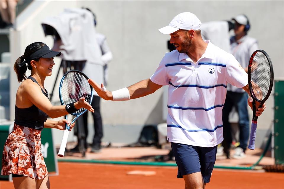 Tim Pütz (r) und Miyu Kato haben das Mixed-Halbfinale bei der French Open erreicht.