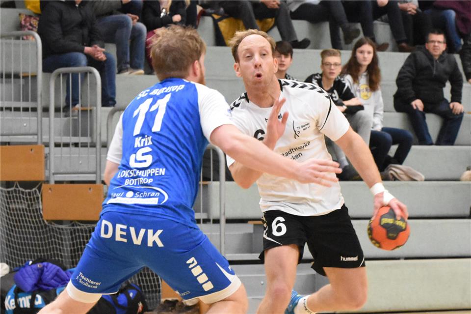 Tim Westheider (rechts) spielte viele Jahre für Borkens erste Mannschaft in der Landes- und Verbandsliga. Nun wird er Nachfolger seiner Frau Eva als Coach beim Frauen-Oberligisten.