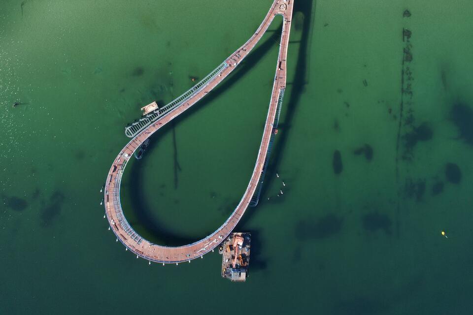 Timmendorfer Strand hat eine neue Seebrücke und die wird nun feierlich eröffnet.L + W, Sebastian Stoll, Lübeck/dpa