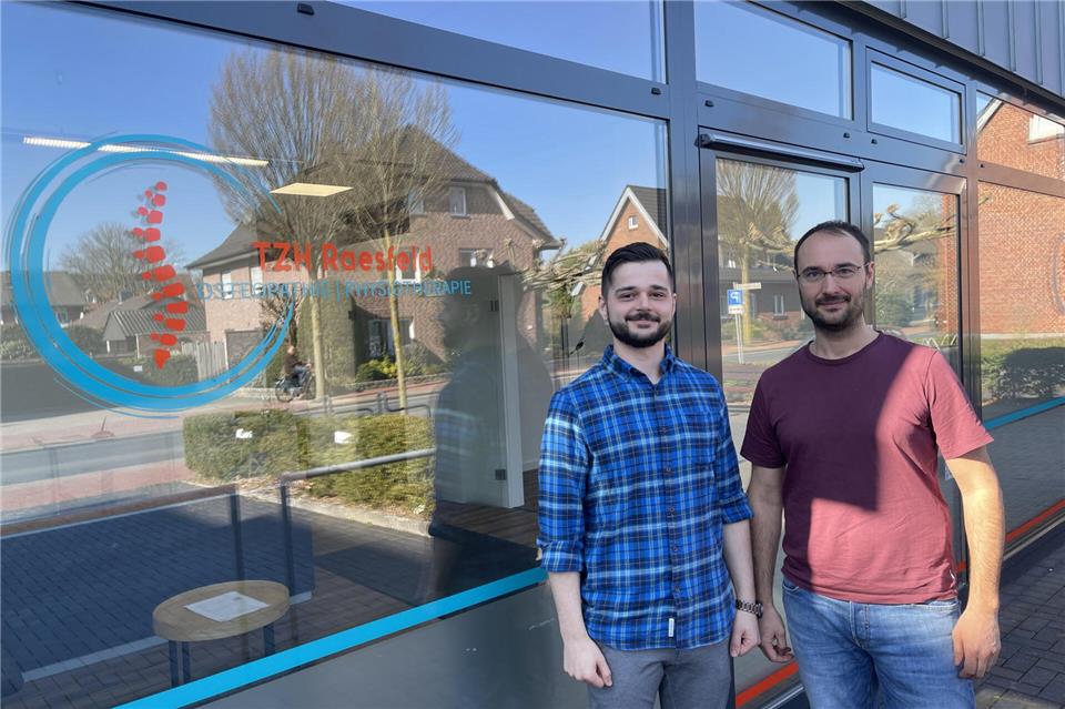 Timo und Christian Hesse sind froh, die Räumlichkeiten für ihre Praxis in Raesfeld gefunden zu haben.