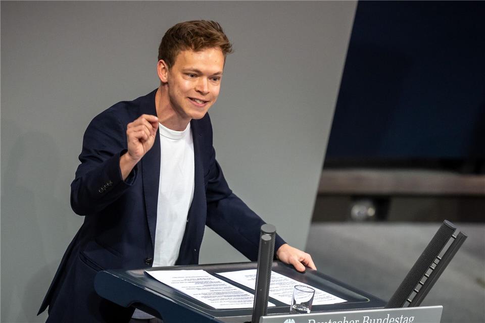 Timon Dzienus (Grüne) attackiert die Koalition wegen ihrer Bürgergeld-Reform.Michael Kappeler/dpa