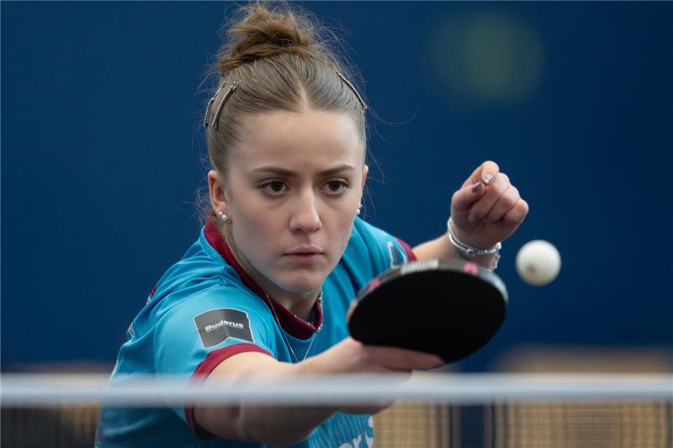 Tischtennis-Junioren-Weltmeisterin Mia Griesel (TTC Berlin Eastside) beim gemeinsamen Tischtennis-Spieltag der Männer und Frauen.Sören Stache/dpa