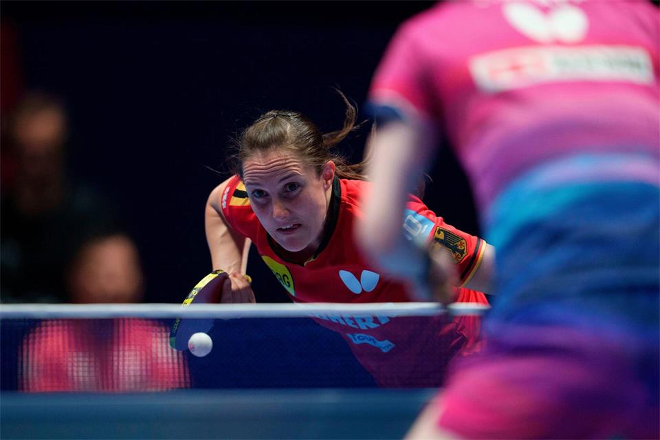 Tischtennis-Spielerin Sabine Winter ist erfolgreich in die EM gestartet. (Archivbild)Jon Super/AP/dpa