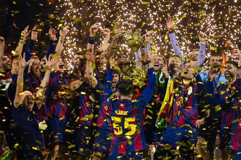Titelverteidiger FC Barcelona gehört erneut zu den großen Favoriten. (Archivbild)Marius Becker/dpa