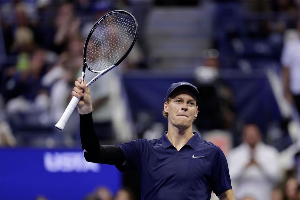 Titelverteidiger Jannik Sinner rauscht bei den US Open ins Viertelfinale.Adam Hunger/AP/dpa