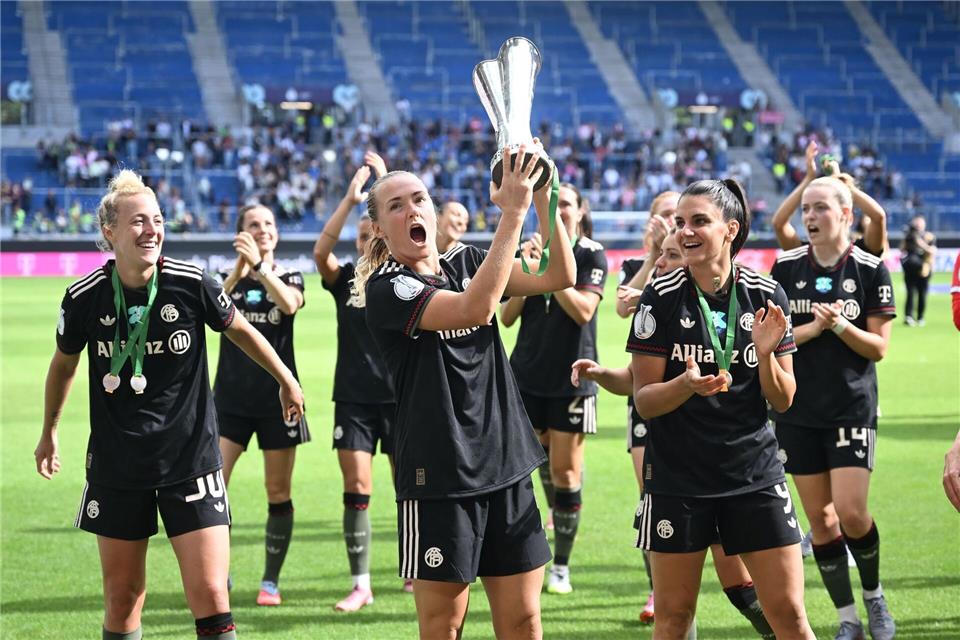 Titelverteidiger im Supercup: die Fußballerinnen des FC Bayern. (Archivbild)  Uli Deck/dpa