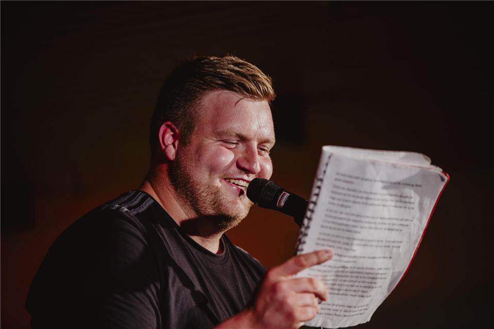 Tobias Beitzel begann auch als Poetry-Slammer, ist inzwischen aber schwerpunktmäßig als Comedian unterwegs.
