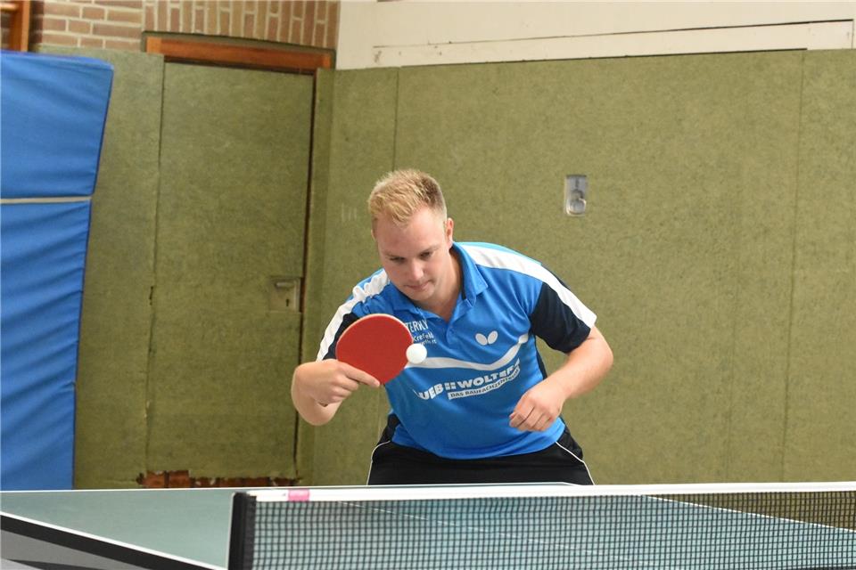 Tobias Klöpper und der TV Borken müssen morgen beim Tabellenführer Post SV Kamp-Lintfort Farbe bekennen.