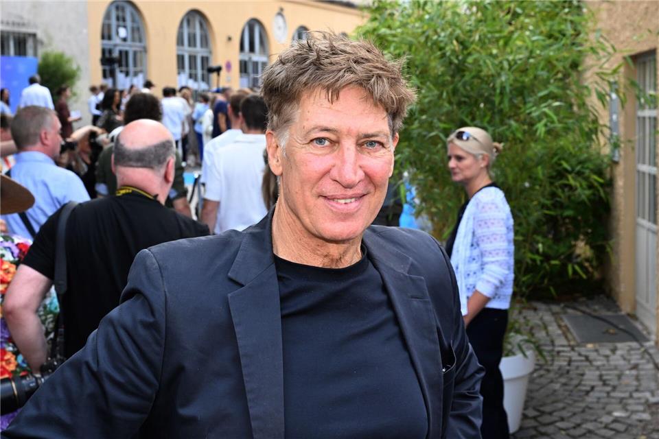 Tobias Moretti spielt in der ZDF-Serie „München Beats“ einen Knödelfabrikanten, auf dessen stillgelegtem Firmengelände der Kunstpark Ost entsteht. (Archivbild)Felix Hörhager/dpa