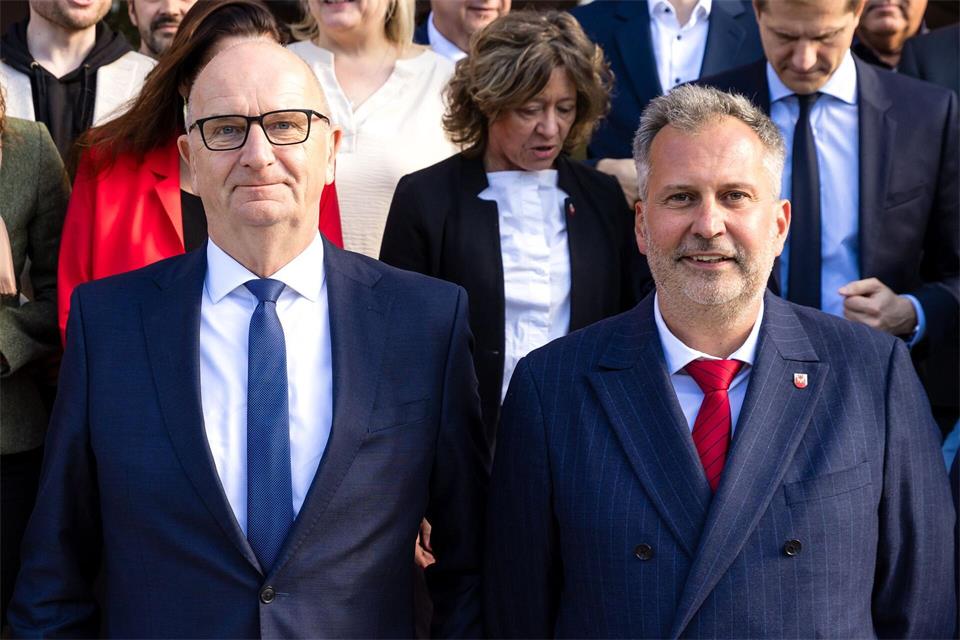 Tobias Schick (SPD) empfing Woidke und sein Kabinett.Frank Hammerschmidt/dpa
