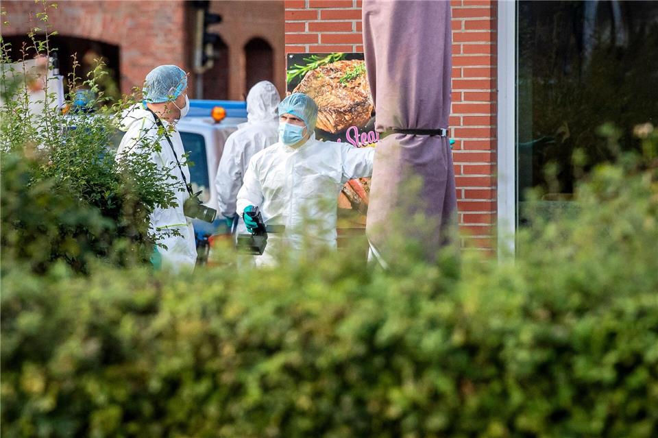 Tödliche Schüsse in einem Imbiss - die Ermittler rechnen das Verbrechen dem Clanmilieu zu. Polizei und Justiz legen ein neues Lagebild zur Clankriminalität für 2024 vor. (Archivbild)Sina Schuldt/dpa