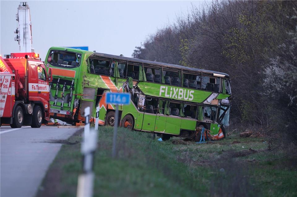 Tödlicher Busunfall auf der A9 bei Leipzig - Prozess startet. (Archivbild)Sebastian Willnow/dpa