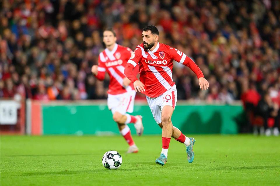 Tolcay Cigerci ist bei Energie eine der Schlüsselfiguren. (Archivbild)Robert Michael/dpa