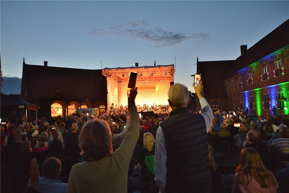 Tolle Stimmung herrschte am Schloss Raesfeld beim Mammut-Konzertprogramm der Musiklandschaft Westfalen am Wochenende. 