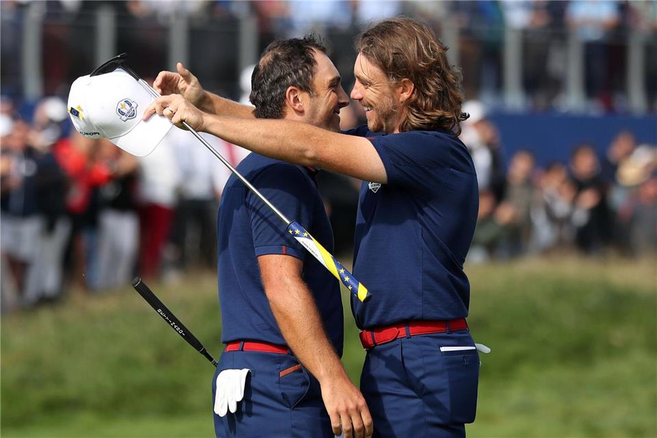 Tommy Fleetwood (r) und Francesco Molinari beim Ryder Cup 2018 in Paris. (Archivbild)David Davies/PA Wire/dpa