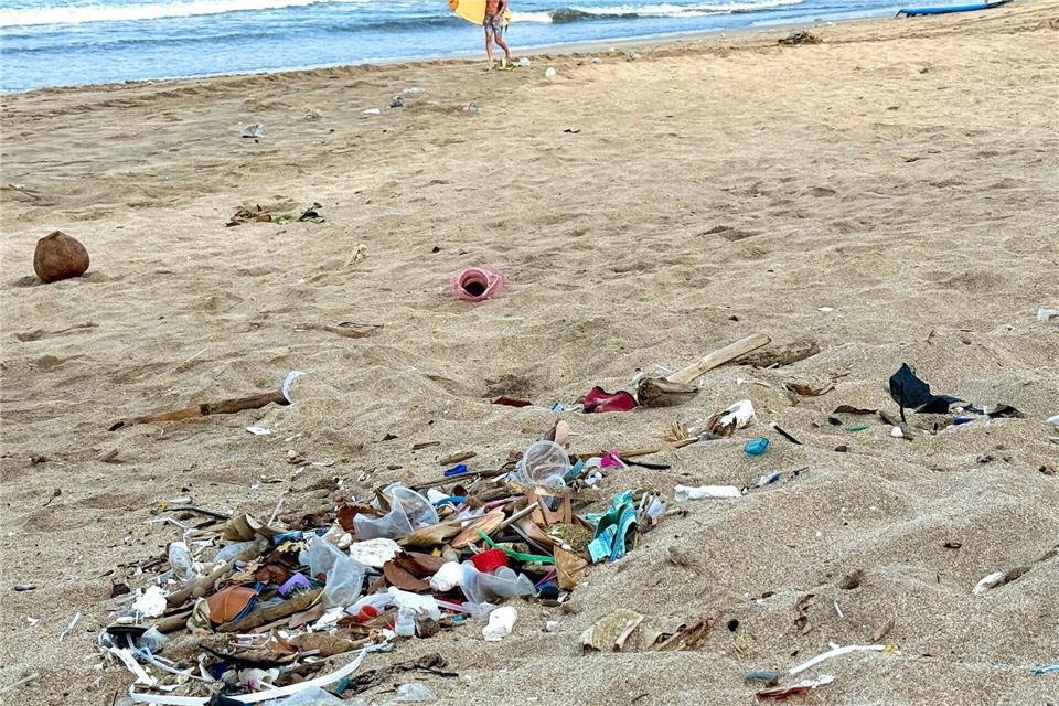 Tonnenweise Abfälle werden an viele Küsten gespült - wie hier auf Bali. Carola Frentzen/dpa