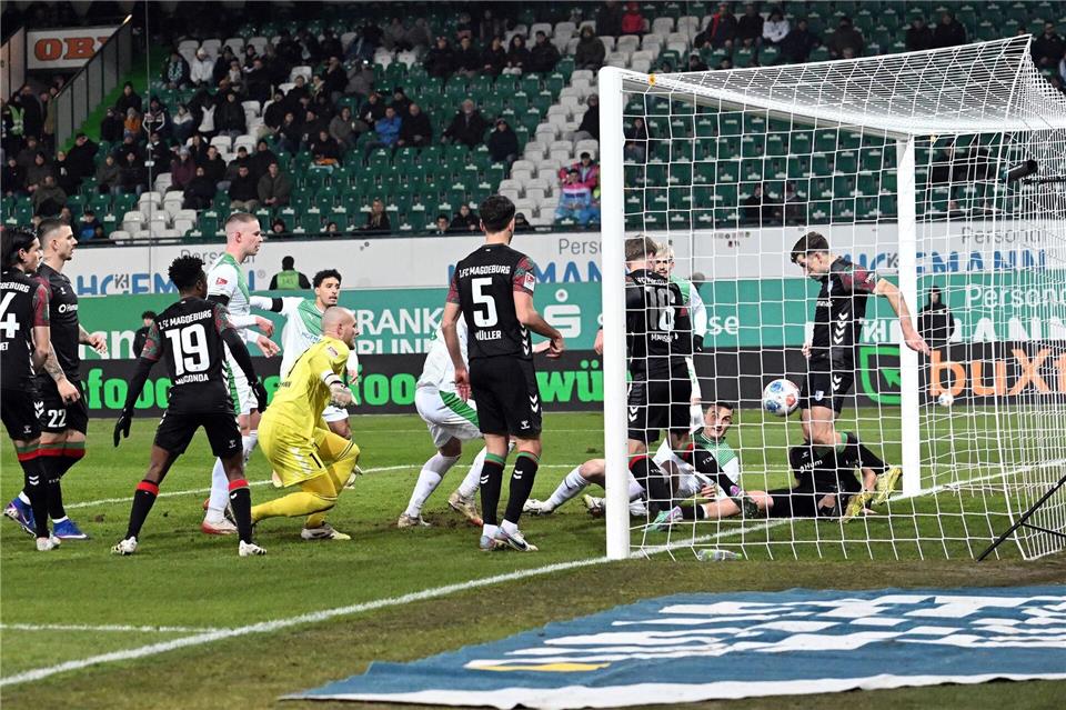 Tore am Fließband zwischen Fürth und Magdeburg.Jens Niering/dpa