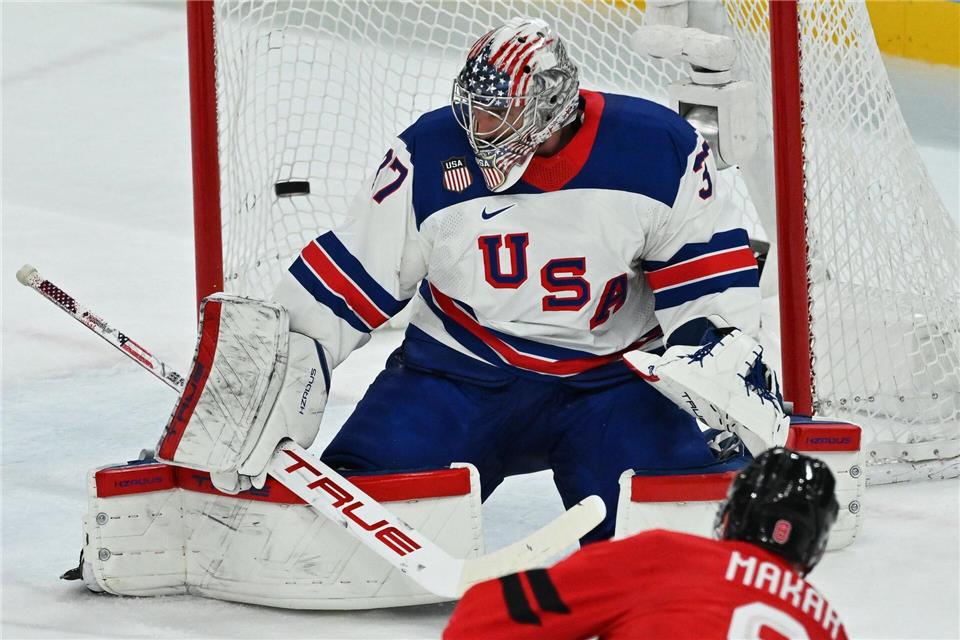 Torhüter Hellebuyck war der überragende Mann im US-Team.Peter Kneffel/dpa