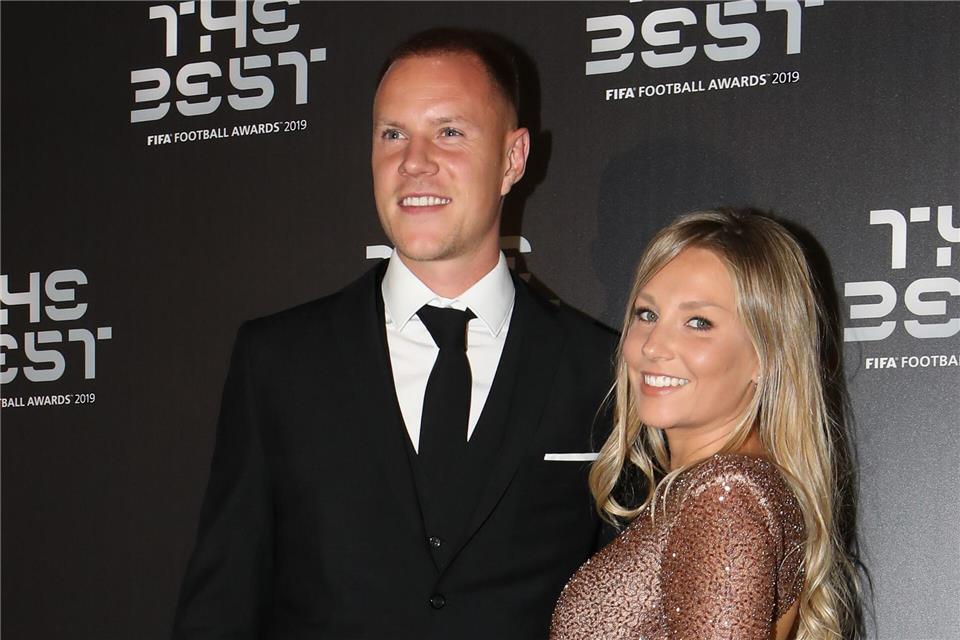 Nach Fremdgeh-Bericht: DFB-Profi ter Stegen verteidigt Frau Torhüter Marc-André ter Stegen wehrt sich gegen Meldungen über seine Frau.Jonathan Moscrop/CSM via ZUMA Wire/dpa