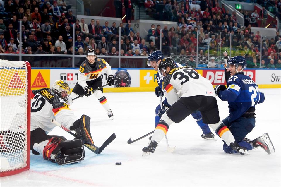 Torhüter Philipp Grubauer zeigt zum WM-Auftakt seine Klasse und ist einer der Hoffnungsträger gegen Lettland.Claudio Thoma/KEYSTONE/dpa