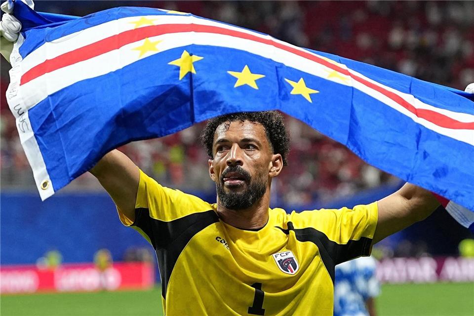 Torhüter Vozinha von Kap Verde würde über Nacht zum Star. (Archivbild)Ju Huanzong/XinHua/dpa
