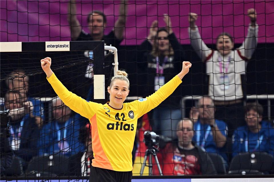 Torhüterin Katharina Filter überragt beim Viertelfinal-Einzug. Federico Gambarini/dpa