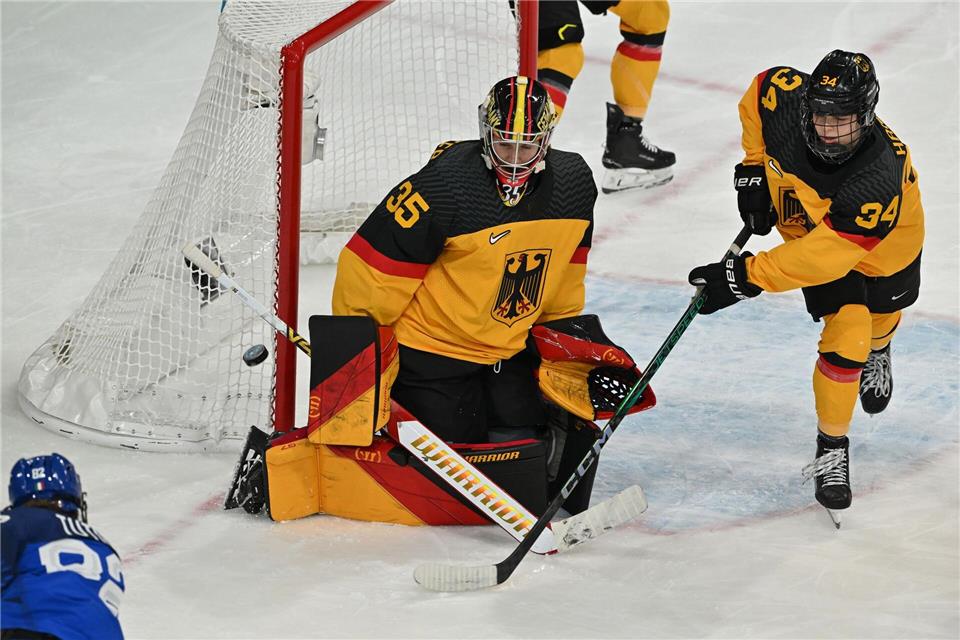 Torhüterin Sandra Abstreiter dürfte gegen Kanada besonders im Fokus stehen.Peter Kneffel/dpa
