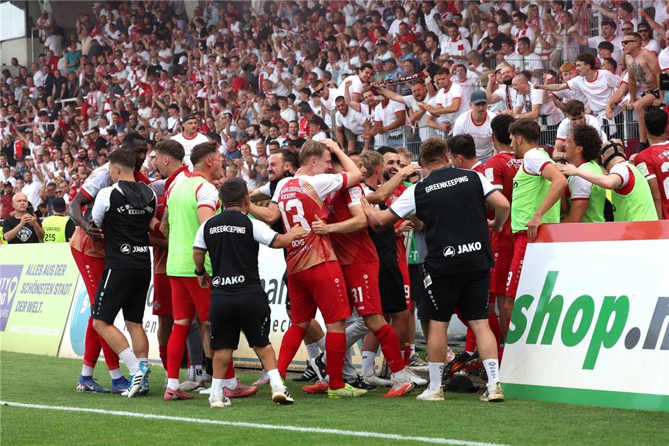 Torjubel in Würzburg beim 2:1 über Leipzig.Karl-Josef Hildenbrand/dpa