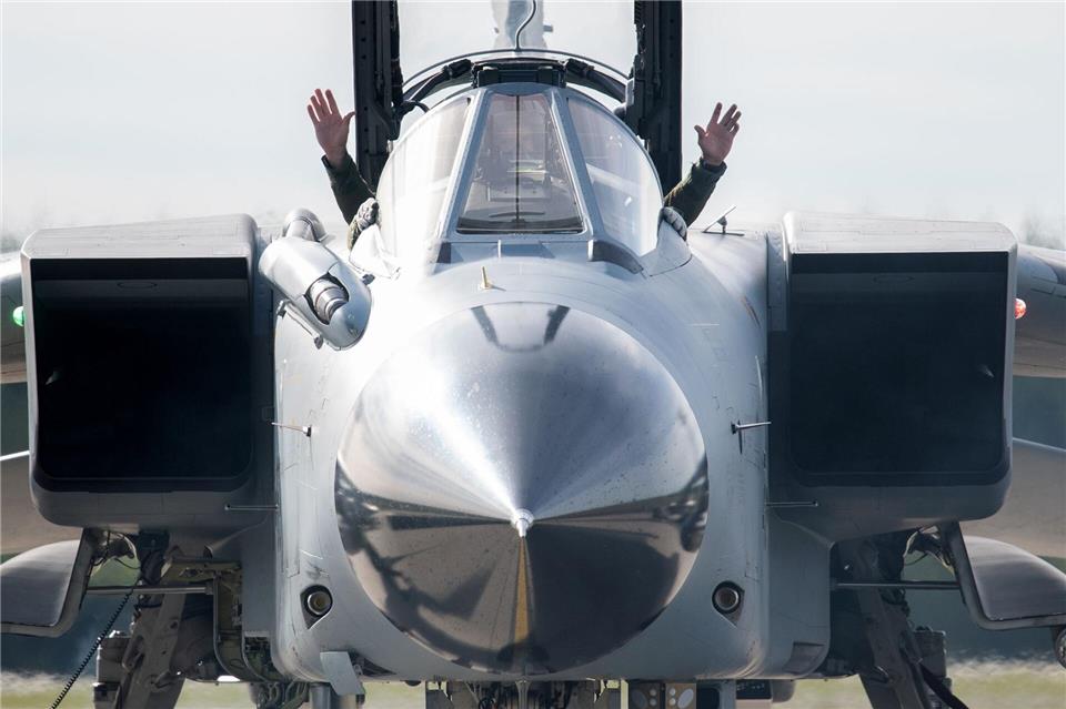 Tornado-Kampfjets sind in der Eifel stationiert, um im Ernstfall US-Atombomben einzusetzen. (Archivbild)Rainer Jensen/dpa