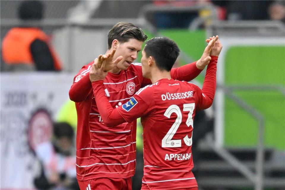 Torschützen unter sich: Shinta Appelkamp und Cedric Itten (l) trafen gegen Paderborn.Anke Waelischmiller/dpa