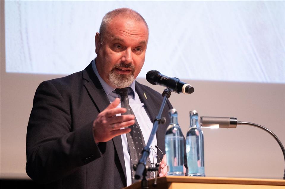 Torsten Krawczyk, Präsident des Sächsischen Landesbauernverbandes, warnt vor einem weiteren Rückgang von Schweinebetrieben in Sachsen. (Archivbild)Sebastian Kahnert/dpa