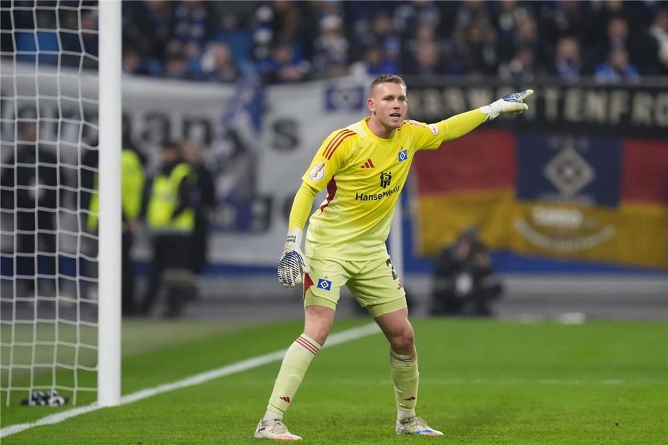 Torwart Daniel Peretz will den Hamburger SV unbedingt verlassen. (Archivbild)Marcus Brandt/dpa