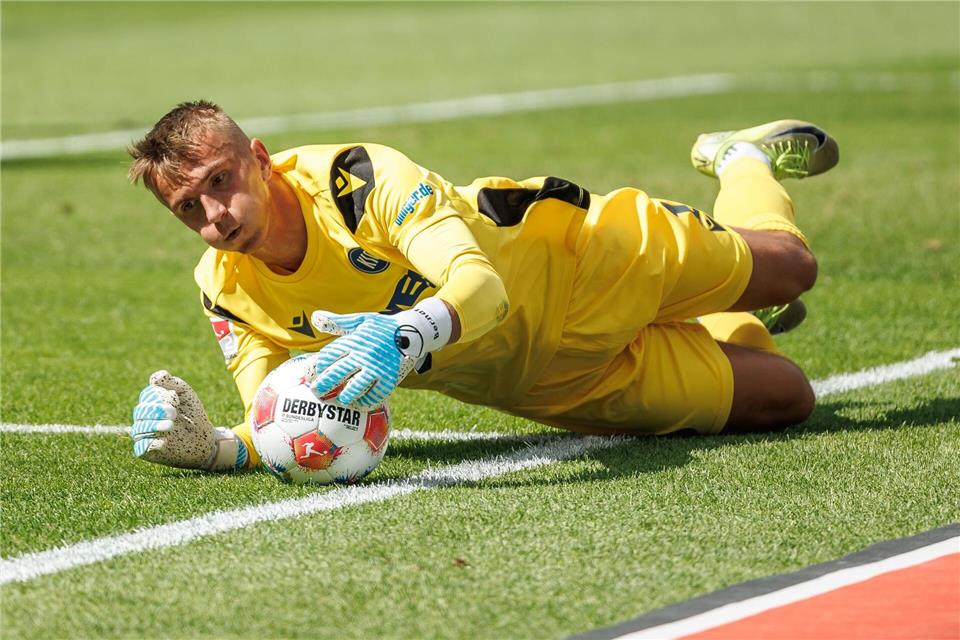 Torwart Hans Christian Bernat überzeugt beim Karlsruher SC. (Archivbild)Andreas Gora/dpa