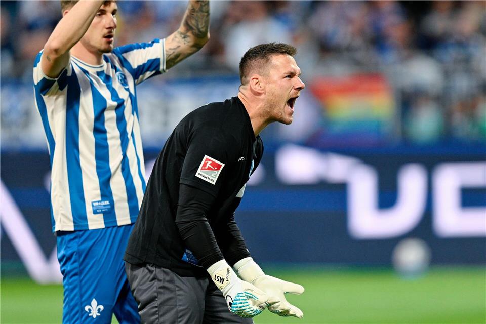 Torwart Marcel Schuhen findet klare Worte nach dem Spiel.Uwe Anspach/dpa