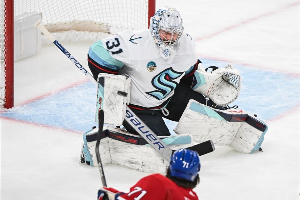 Torwart Philipp Grubauer machte ein überragendes Spiel für die Seattle Kraken.