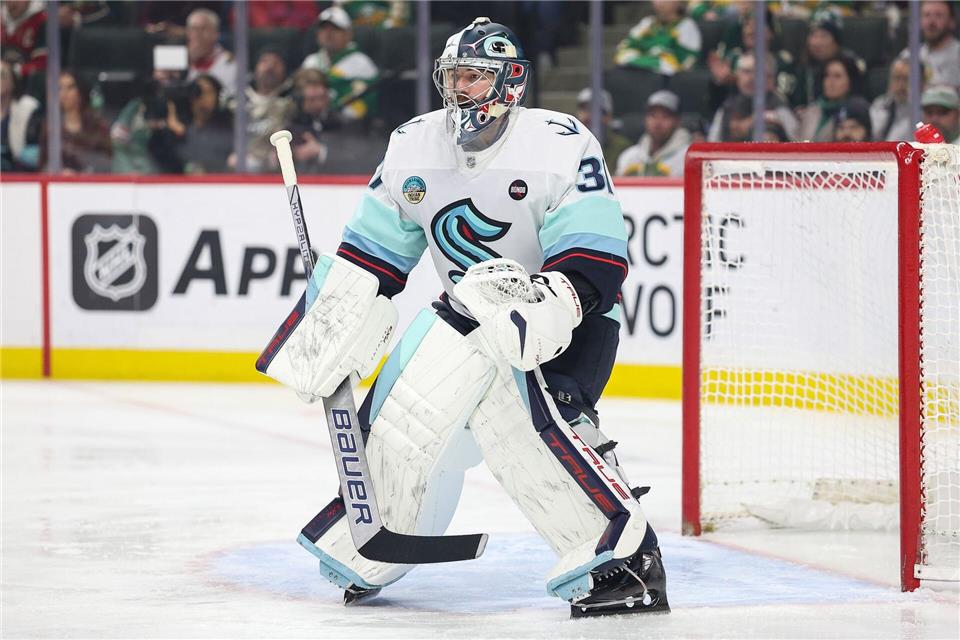 Torwart Philipp Grubauer verstärkt am Dienstag den Kader der Eishockey-Nationalmannschaft.Matt Krohn/AP/dpa