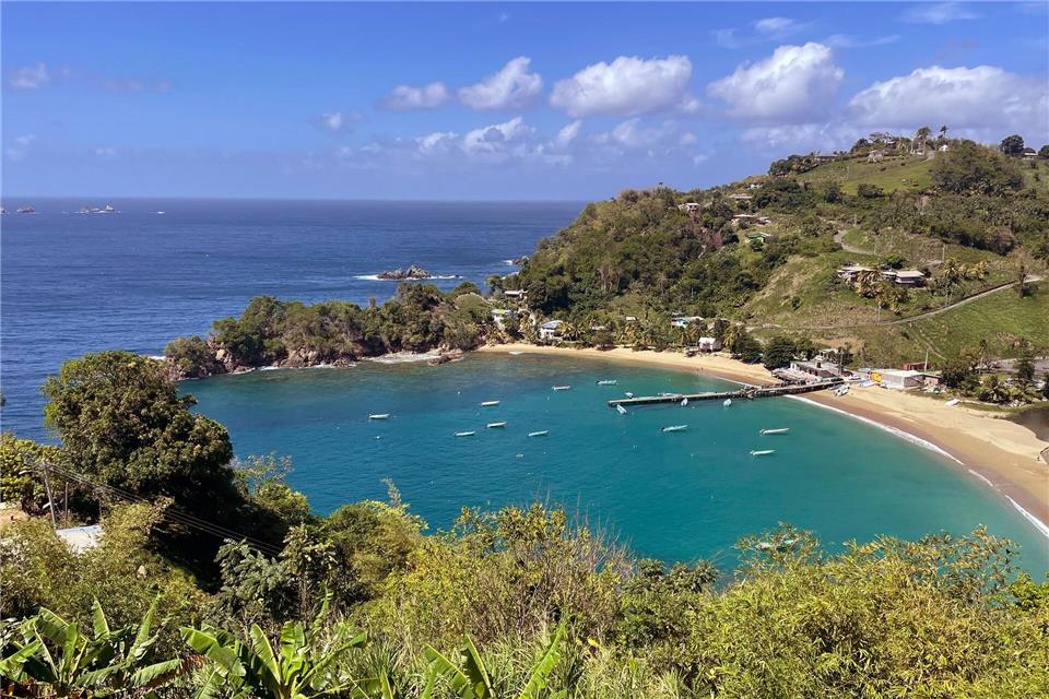 Touristen sind in der idyllischen Bucht von Parlatuvier weit und breit nicht zu sehen.Touristen Fehlanzeige: in der idyllischen Bucht von Parlatuvier. Manuel Meyer/dpa-tmn