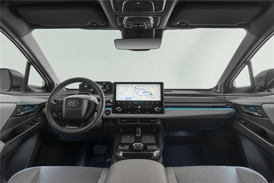 Wird der C-HR so zum elektrischen Pluspunkt im Team Toyota? Tradition und Fortschritt: Dem Tester gefallen die klassischen Bedienelemente in Kombination mit smarter Software und Sprachsteuerung. Jeroen Peeters/Toyota/dpa-tmn