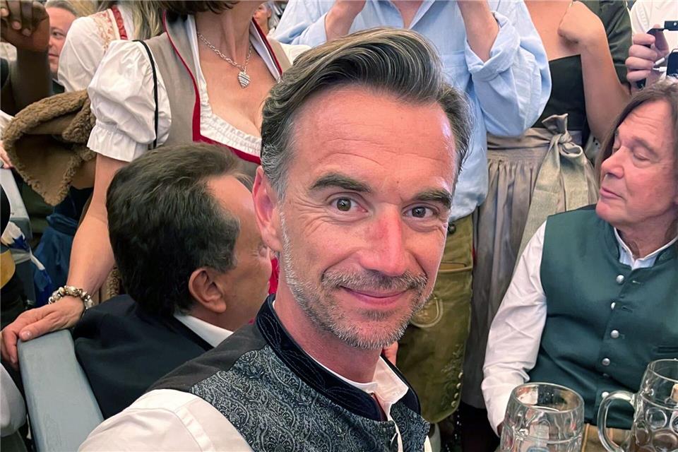 Jürgen Drews verschmäht Wiesn-Maßkrug Traditionell beim Anstich dabei - Florian Silbereisen.Britta Schultejans/dpa