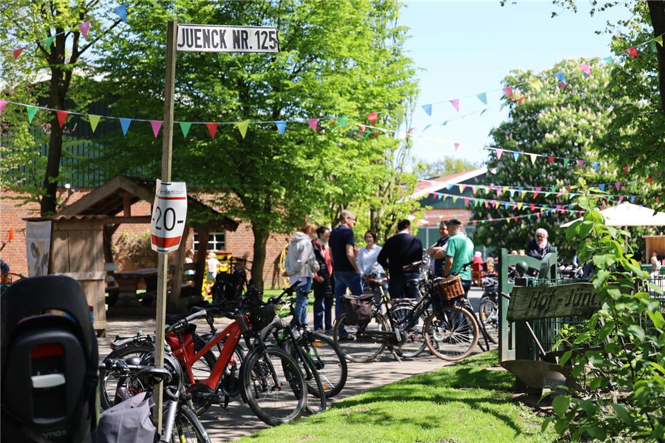 Traditionell läutet die Fietsentour die Radsaison in Velen ein - im vergangenen Jahr war der Hof Jünck einer von vielen Stationen.