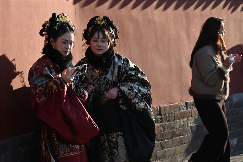 Traditionelle Kleidung und klassische Architektur sind auch in China der Renner für Social-Media-Inhalte. Johannes Neudecker/dpa