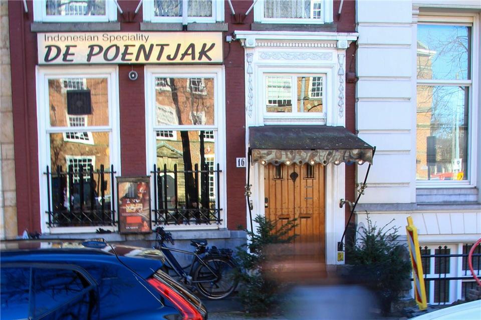 Traditionshaus: Das „De Poentjak“ wurde vor 45 Jahren gegründet und gilt als eines der ältesten indonesischen Restaurants in Den Haag.Bernd F. Meier/dpa-tmn
