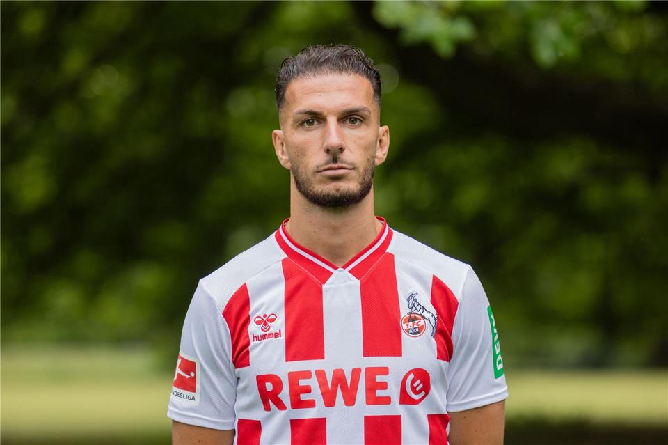 Trägt künftig das Heidenheimer Trikot: Leart Paqarada. (Archivbild)Rolf Vennenbernd/dpa