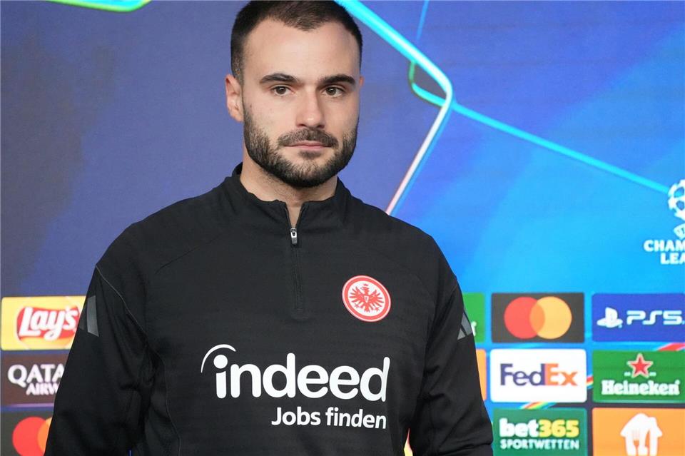 Trägt vorübergehend die Verantwortung bei der Eintracht: Dennis Schmitt. Marc Schüler/dpa