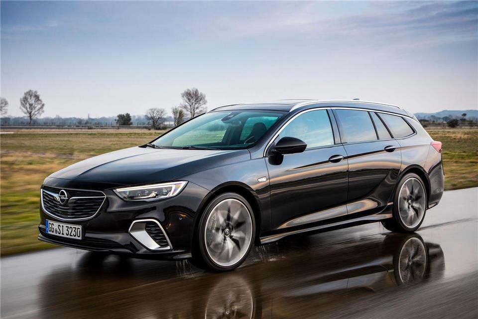 Nicht ganz dicht: Der Opel Insignia beim Tüv Tränen vom Himmel zum Abschied von Nummer 2: Der Insignia B wartet immer noch auf einen Nachfolger.Thorsten Weigl/Opel/dpa-tmn
