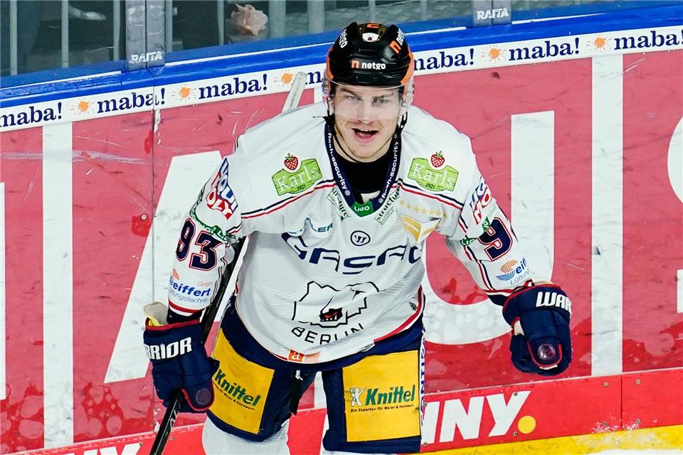Traf am ersten Spieltag für die Eisbären: Leonhard Pföderl. (Archivbild)Uwe Anspach/dpa